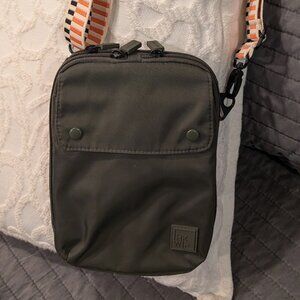 THE XL EVERYDAY ESSENTIALS CROSSBODY